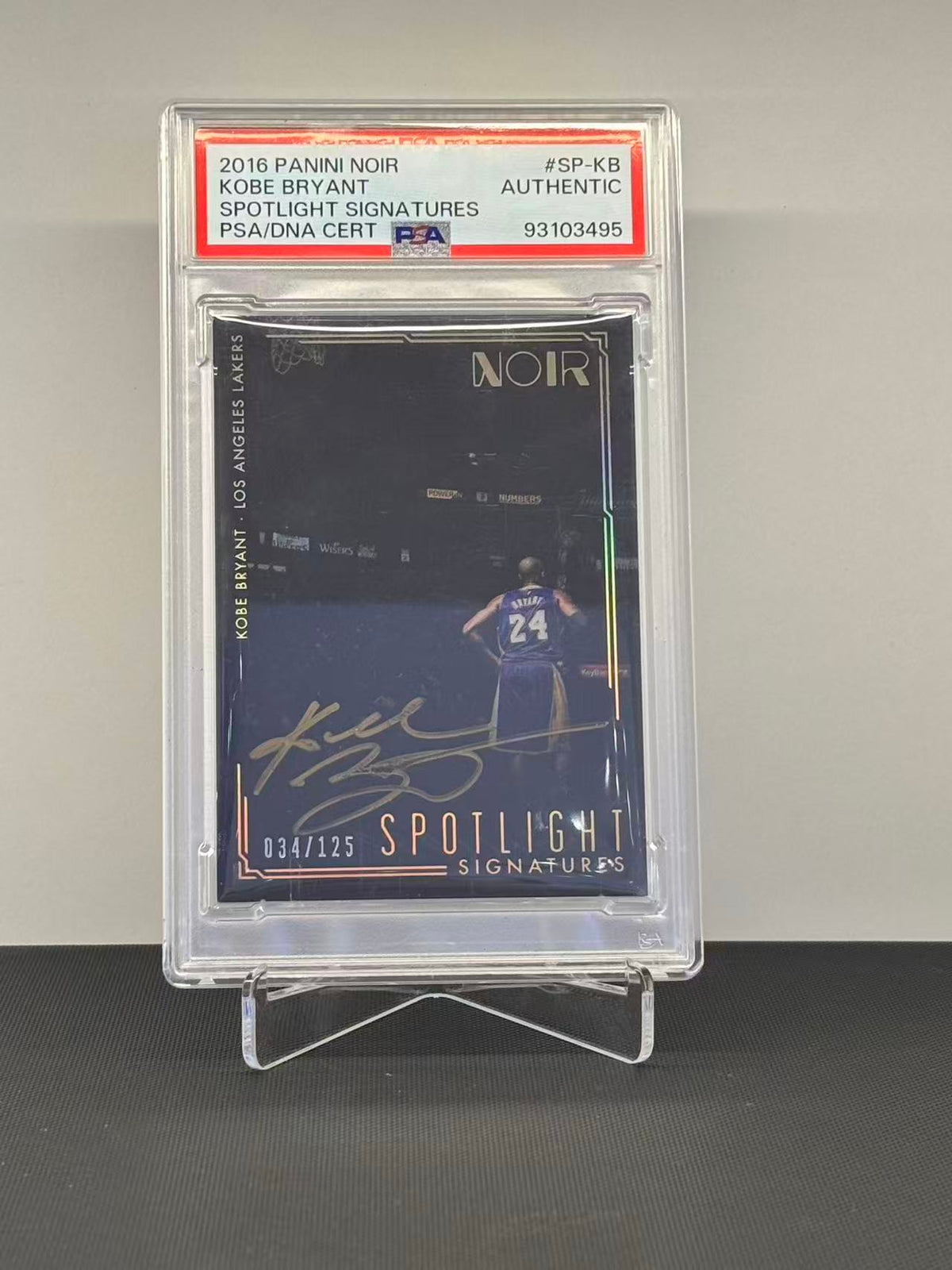 2016-17 Kobe Bryant Noir Spotlight Signatures 34/125